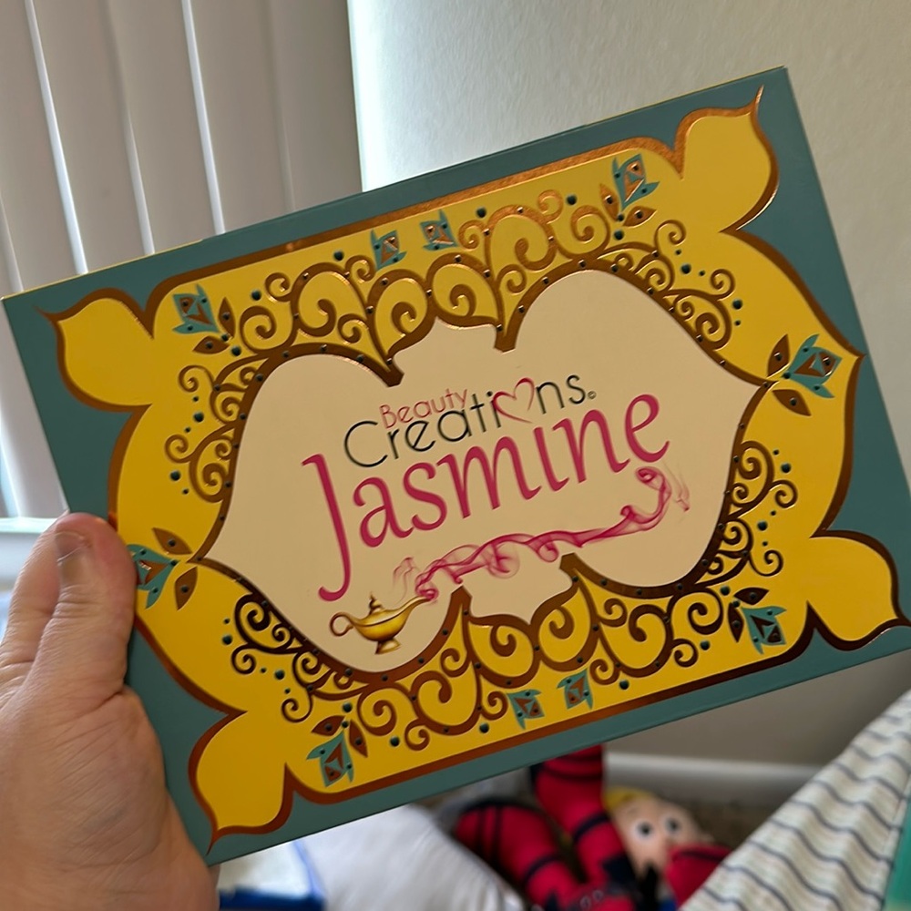 Beauty Creations Jasmine palette